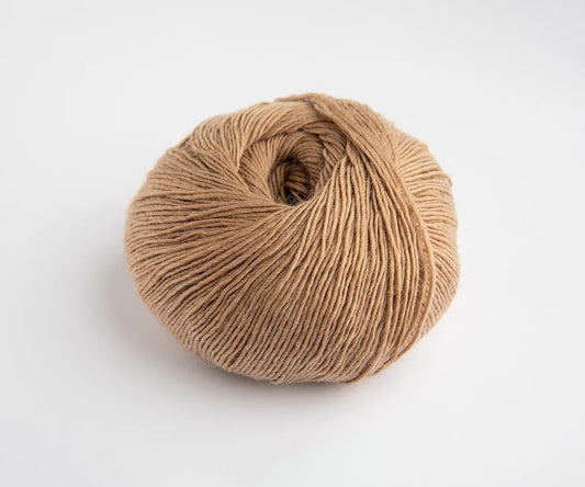 Hazelnut | Yarnalia Skylark 100% Superwash Wool Yarn
