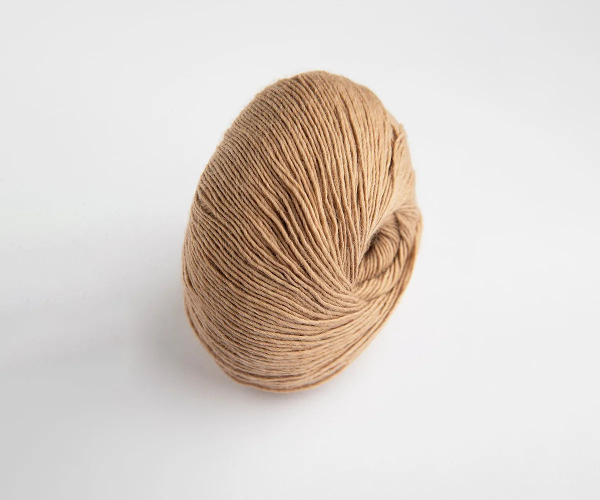 Hazelnut | Yarnalia Skylark 100% Superwash Wool Yarn