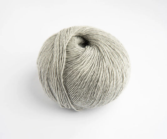 Silver Dream | Yarnalia Skylark 100% Superwash Wool Yarn