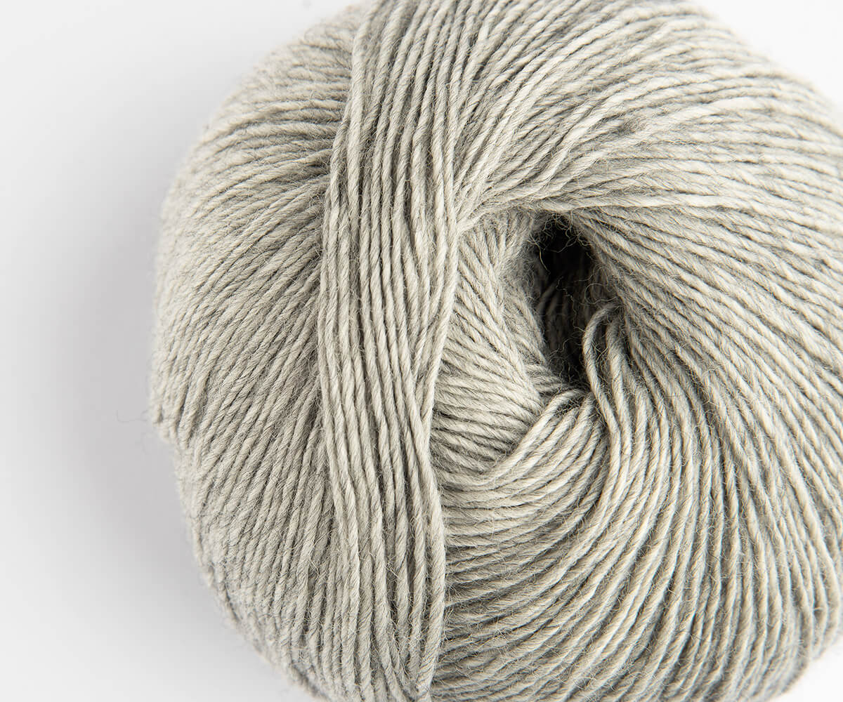 Silver Dream | Yarnalia Skylark 100% Superwash Wool Yarn