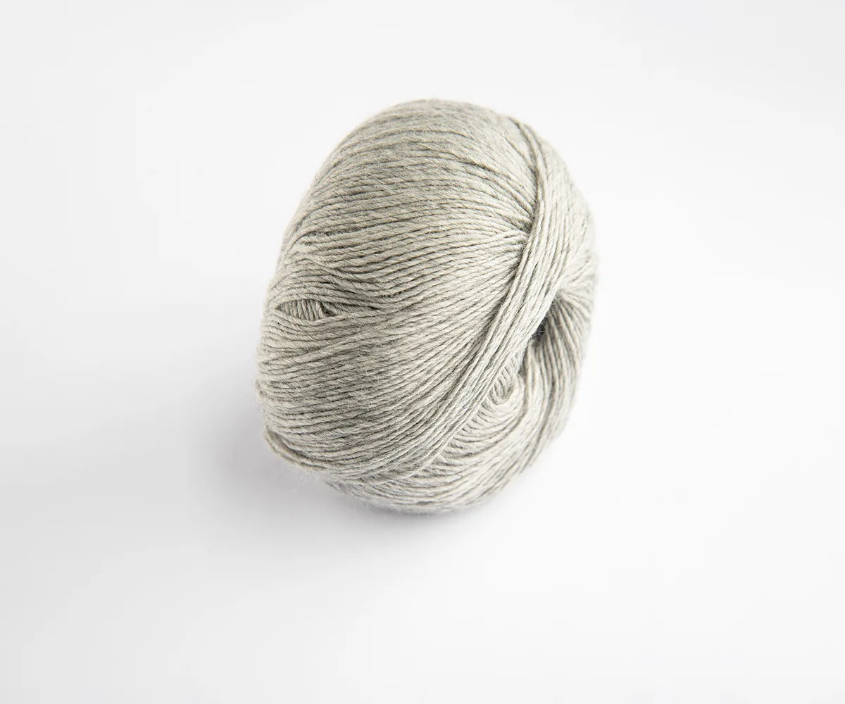 Silver Dream | Yarnalia Skylark 100% Superwash Wool Yarn