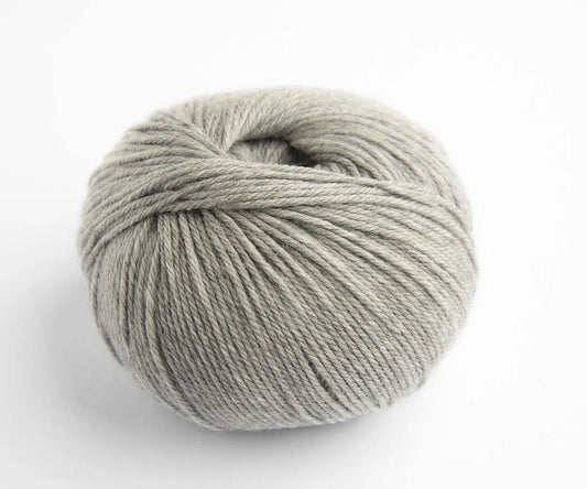 Feather | Yarnalia Wooly 100% Superwash Merino Wool