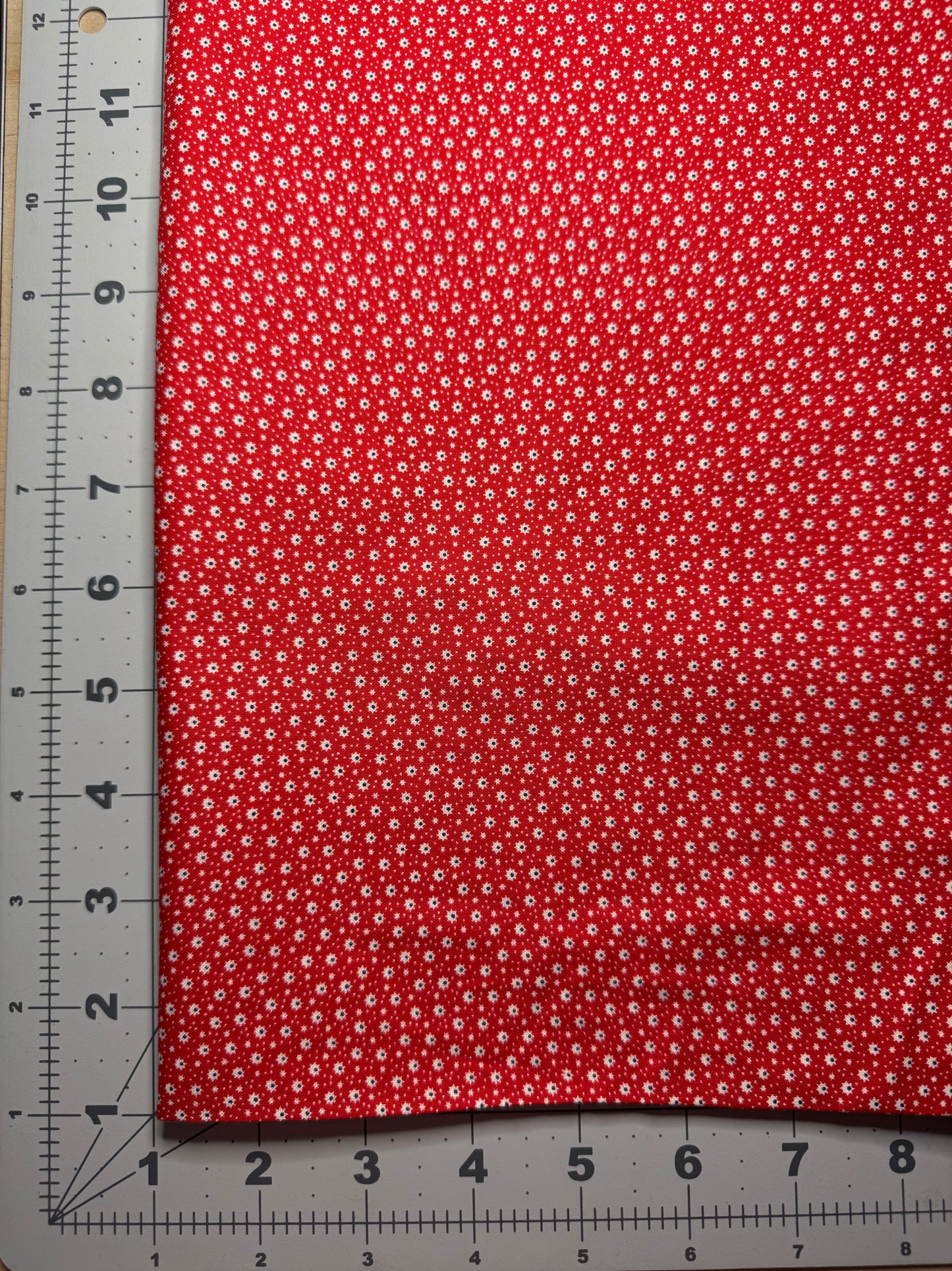 Vintage Fabric - Red Starburst Floral