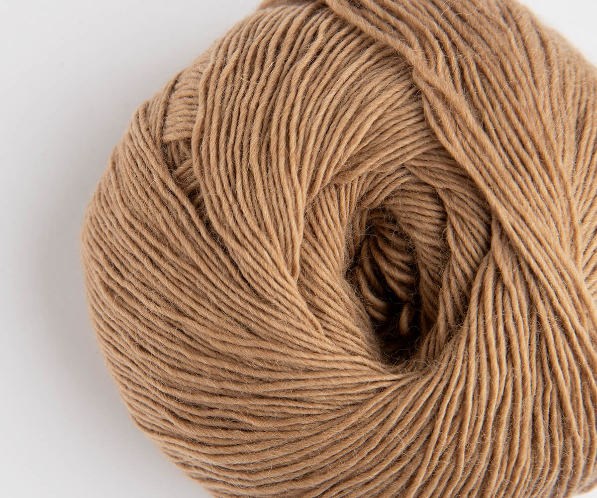 Hazelnut | Yarnalia Skylark 100% Superwash Wool Yarn