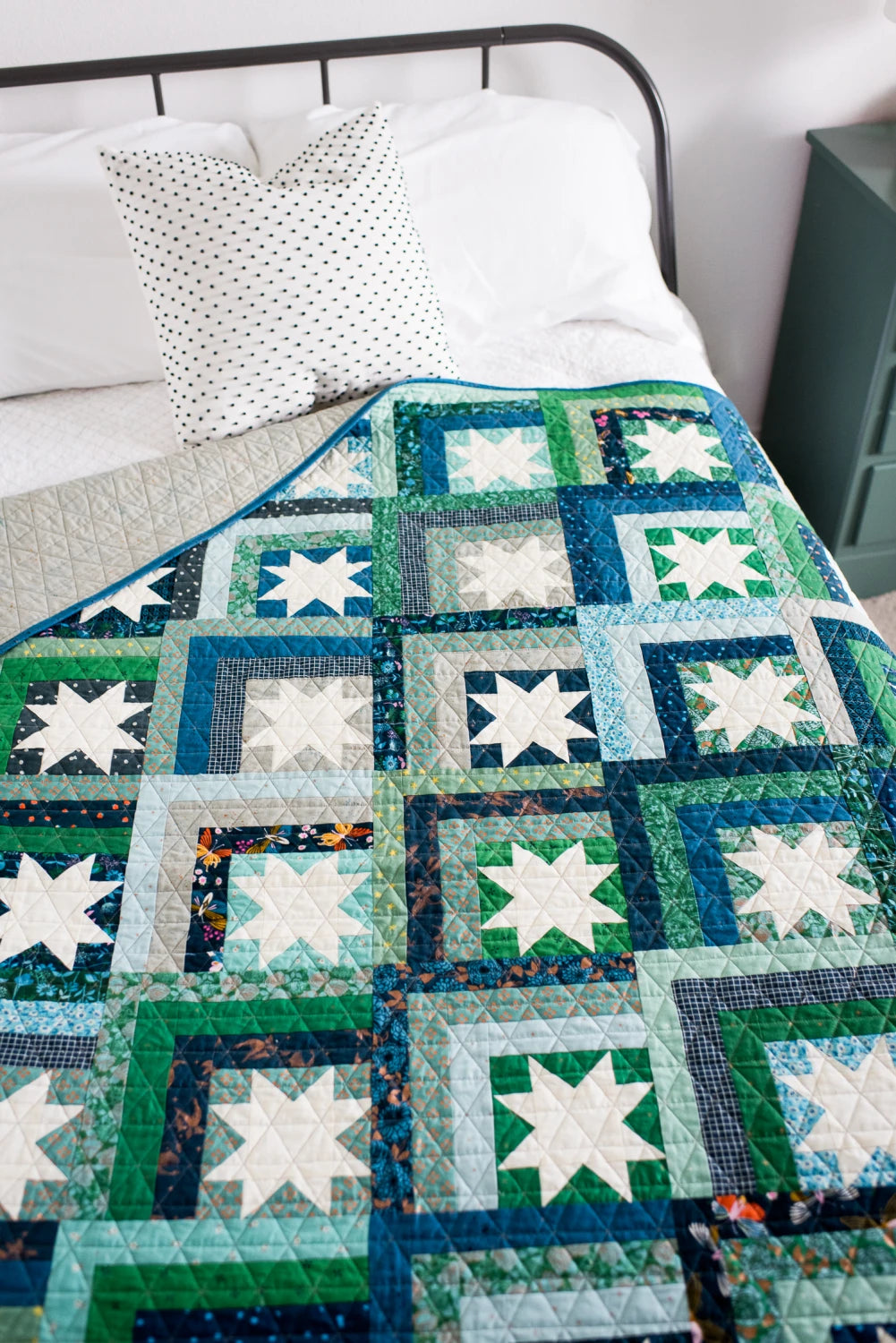 Log Cabin Stars Quilt Pattern | Quilty Love