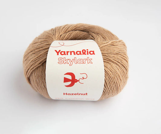 Hazelnut | Yarnalia Skylark 100% Superwash Wool Yarn