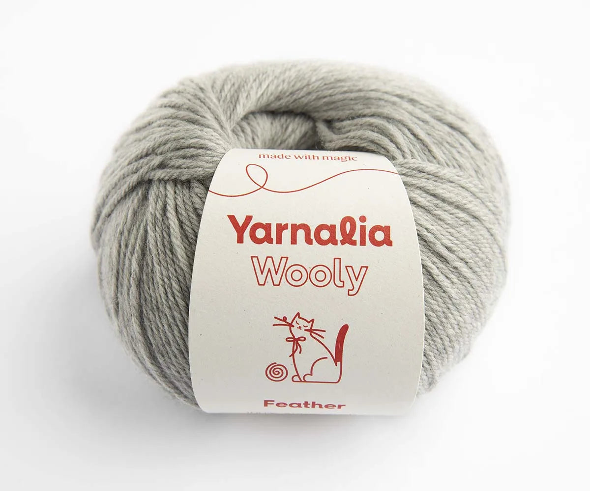 Feather | Yarnalia Wooly 100% Superwash Merino Wool