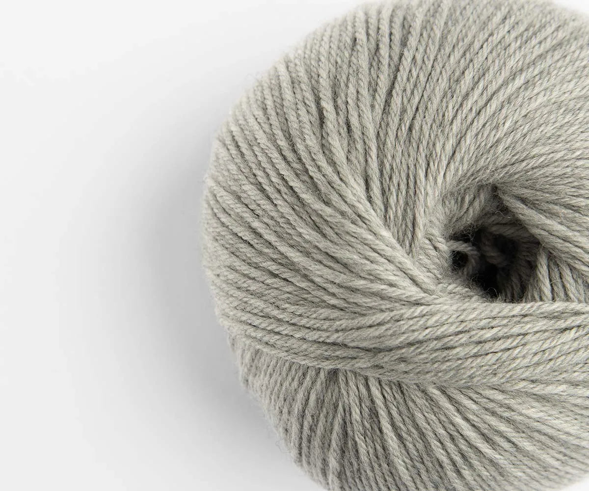 Feather | Yarnalia Wooly 100% Superwash Merino Wool