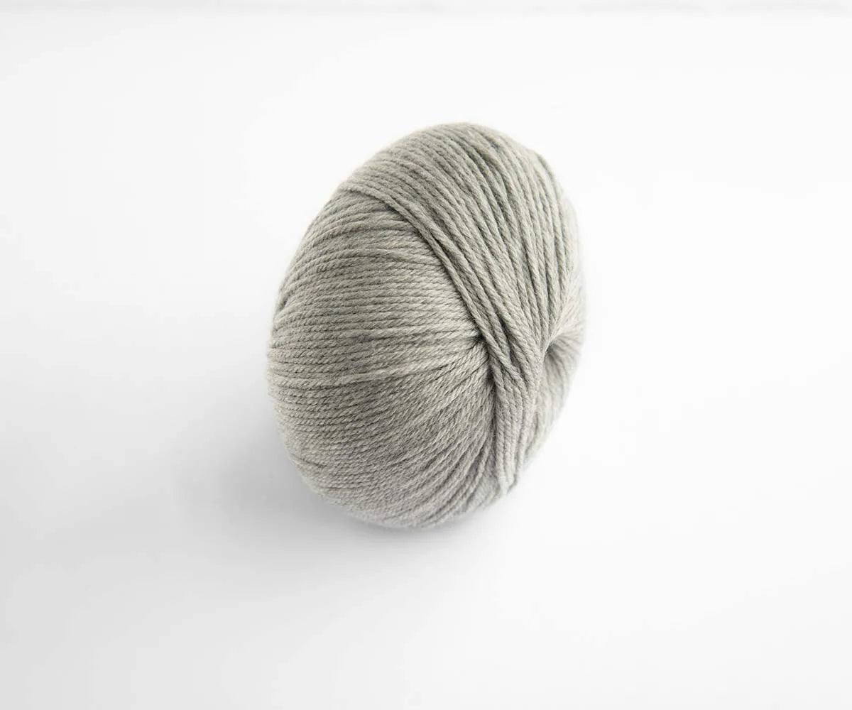 Feather | Yarnalia Wooly 100% Superwash Merino Wool